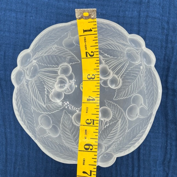 Vintage Mikasa frosted glass bowl cherries jubilee pattern, 6" wide 3" deep - Picture 4 of 5